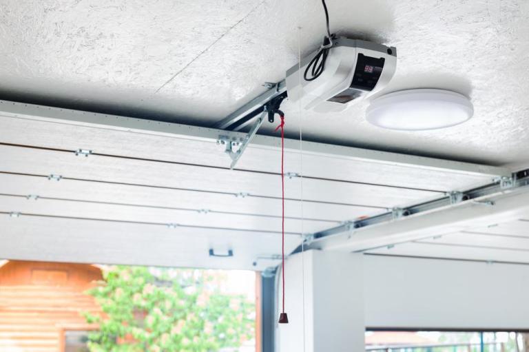 Faut-il motoriser sa porte de garage à Dole ?